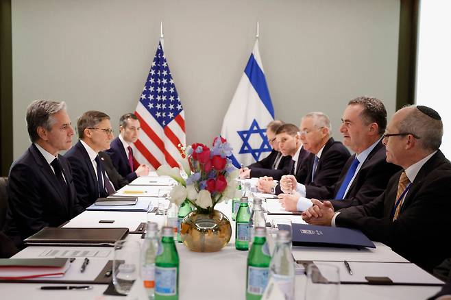 토니 블링컨 미국 국무장관(왼쪽)이 지난 1월 텔아비브를 방문해 이스라엘 카츠 이스라엘 외무장관과 회담을 하고 있다. 2024.1.10 /AFPBBNews=뉴스1