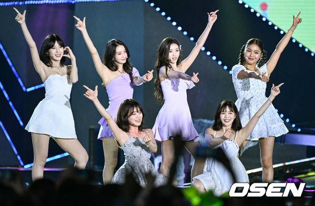 [OSEN=박준형 기자] 18일 오후 서울 잠실올림픽주경기장에서 '2022 제28회 드림콘서트'가 진행됐다.그룹 오마이걸이 멋진 무대를 펼치고 있다. 2022.06.18 / soul1014@osen.co.kr