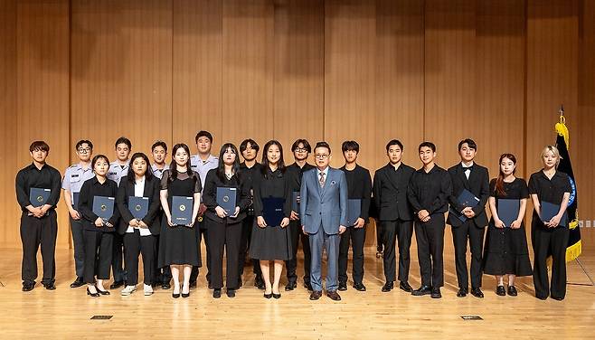 제43회 해외파견콩쿠르 시상식 단체사진(한국음악협회 제공)