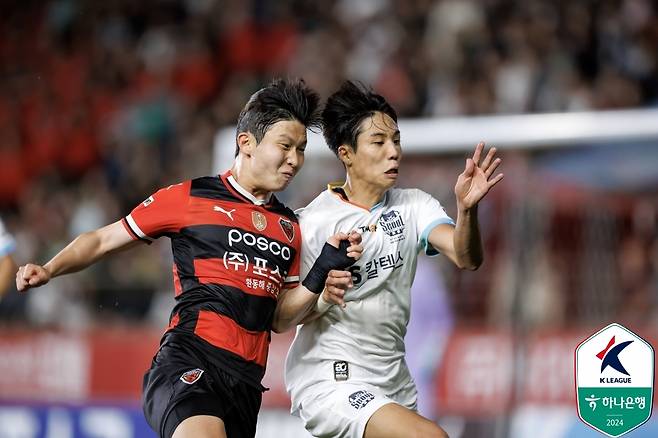 FC서울 이승준(오른쪽)이 사후 판독으로 2경기 출전 정지 징계를 받았다 (한국프로축구연맹 제공)