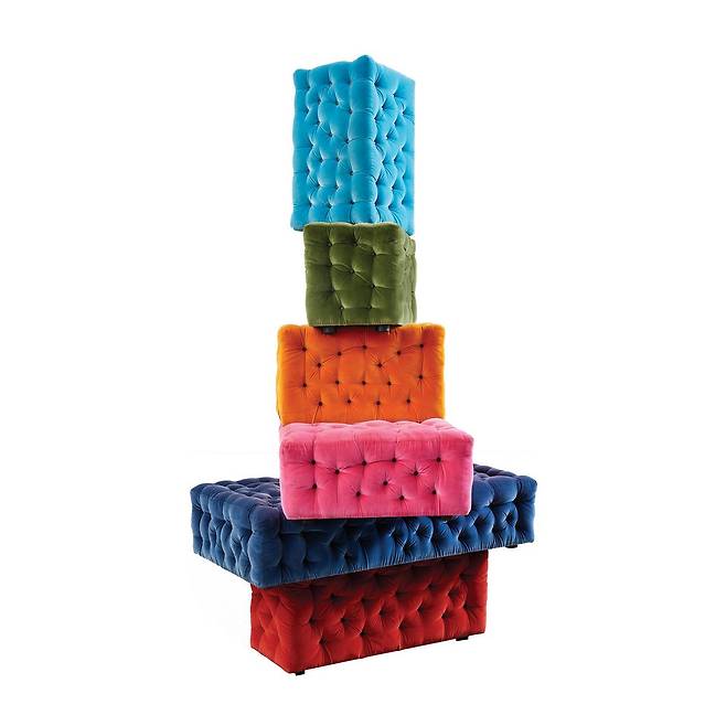 각양각색의 모듈을 취향대로 조합할 수 있는 메리탈리아의 소파 ‘La Michetta’.