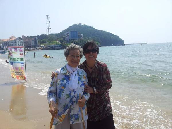 2013년 변산반도에서 고인과 필자가 함께 사진을 찍고 있다.  필자 제공