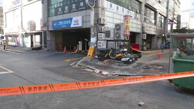 지하 주차장 기둥 파손으로 사용 금지 명령 내려진 마두역 인근 건물 [자료사진제공:연합뉴스]