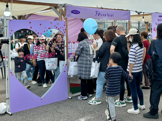 A K-beauty booth set up for the1883 McGang Party at Sangsang Platform in Jung District on Saturday [LEE JIAN]