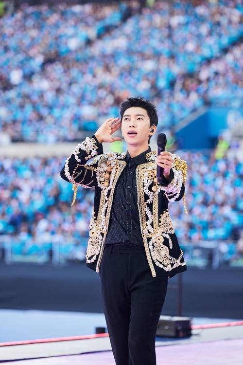 가수 임영웅이 상암구장을 하늘빛으로 물들였다. 사진=물고기뮤직