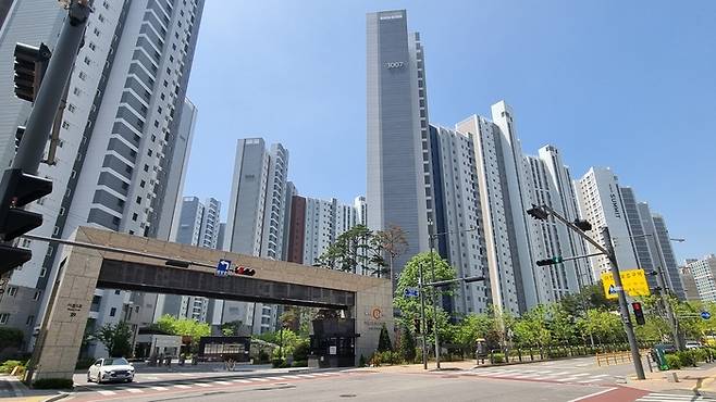 최근 전용면적 84㎡가 7억5500만원에 거래돼 신고가를 기록한 검단우미린더시그니처 아파트.  [한창호 기자]