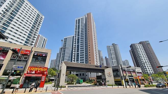 최근 전용면적 84㎡가 7억5500만원에 거래돼 신고가를 기록한 검단우미린더시그니처 아파트. [한창호 기자]