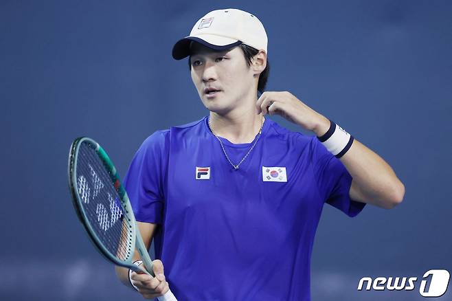 권순우가 27일 열린 프랑스오픈 1회전 에밀 루수부오리와의 경기에서 3-0으로 완승했다.뉴스1 ⓒ News1 민경석 기자