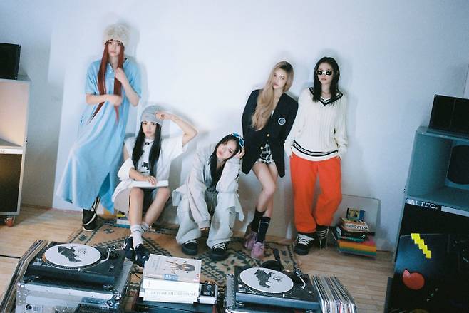 사진제공: 어도어