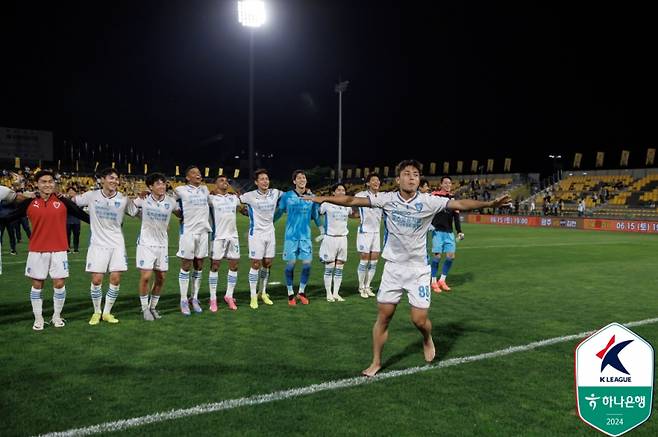 28일 광주FC 원정 승리 후 결승골의 주인공 김동진이 승리 세리머니를 하고 있다. 사진=프로축구연맹