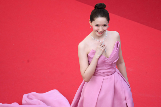 Singer and actor Yoona arrives for the screening of the film ″Horizon: An American Saga″ at the 77th Cannes Film Festival in France on May 19. [AFP/YONHAP]