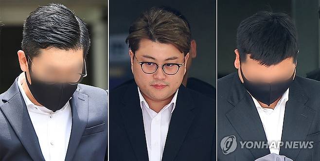 영장 심사 마친 가수 김호중과 소속사 관계자들 (서울=연합뉴스) 김도훈 기자 = 음주 운전 뺑소니 혐의를 받는 가수 김호중과 이와 관련한 소속사 관계자들이 24일 구속 전 피의자 심문(영장실질심사)을 위해 법정에 출석했다.
    왼쪽부터 김씨 매니저에게 허위 자수를 지시한 혐의를 받는 소속사 생각엔터테인먼트 이광득, 음주 뺑소니 혐의의 가수 김호중, 김씨 차량의 블랙박스 메모리카드를 제거한 혐의를 받는 본부장 전모씨가 각각 영장심사를 마치고 서울중앙지법을 나서고 있다. 2024.5.24 superdoo82@yna.co.kr