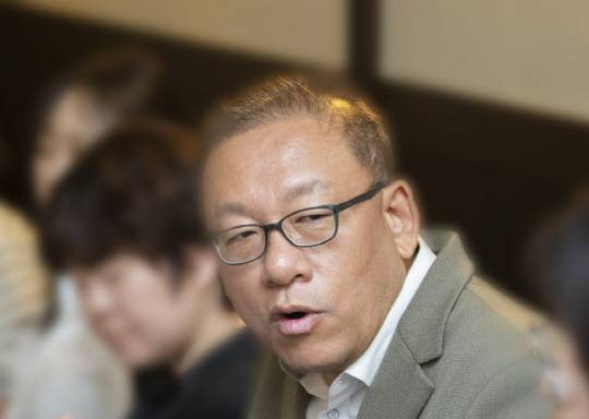 박준동 케이온네트워크 대표이사가 6대광역시의 지하철 및 도시철도를 근간으로 '메트로 초고속 통신망' 구축과 관련한 비전에 대해 설명하고 있다. 케이온네트워크 제공