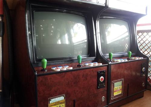 이런 문방구 게임기를 시중에서 2-3만 원에 구입할 수 있다. 요즘은 죄다 폐기되는 중이다... 상태 좋은 건 5만 원까지 할 듯 싶다