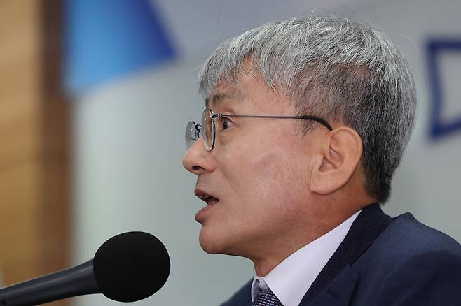 김광동 진실·화해를위한과거사정리위원회(진실화해위) 위원장이 27일 오전 열린 조사개시 3주년 기념 기자간담회에서 발언하고 있다. 김영원 기자 forever@hani.co.kr