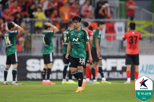 경고 누적으로 퇴장당한 전북 전병관. 사진=프로축구연맹