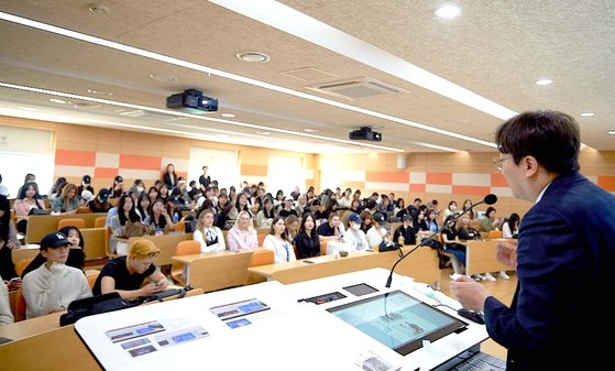 경복대학교 의료미용학과의 루비성형외과 특강 현장 (제공=경복대학교)