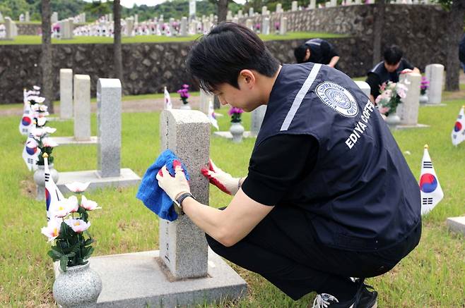 이디야커피, 국립서울현충원 봉사활동 / 사진 = 이디야커피