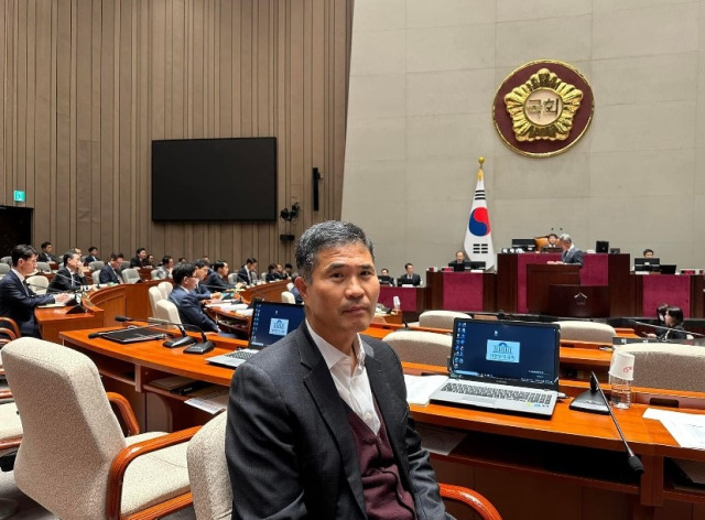 ▲국회 보좌진에게는 상하 관계가 아니라 한없이 너그럽고 겸손한 '맏형 리더십'을 보여준다는 후문이다. 농민과 소수약자를 위해서는 물불을 안 가린다는 평을 받는다. ⓒ이원택 의원실