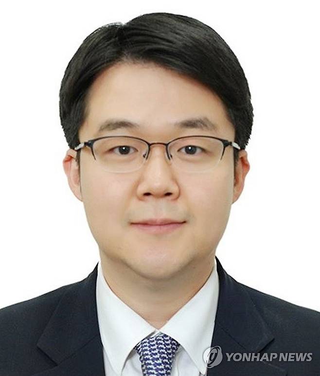 '김여사 수사' 서울중앙지검 1차장 박승환 (서울=연합뉴스) 윤석열 대통령 부인 김건희 여사 관련 의혹을 수사하는 서울중앙지검 1차장검사에 박승환(사법연수원 32기) 법무부 정책기획단장이 임명됐다. 2024.5.29 [연합뉴스 자료사진] photo@yna.co.kr