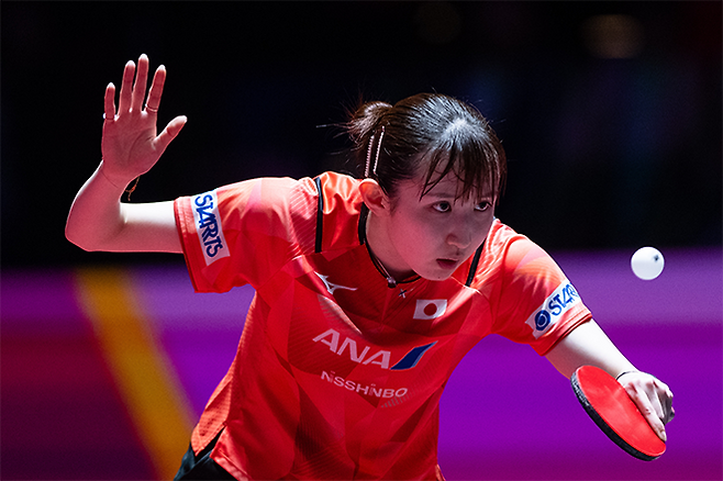 하야타 히나가 2024 ITTF 마카오 월드컵 여자 단식에서 신유빈한테 서브를 넣고 있다. 사진=Xinhua=연합뉴스 제공