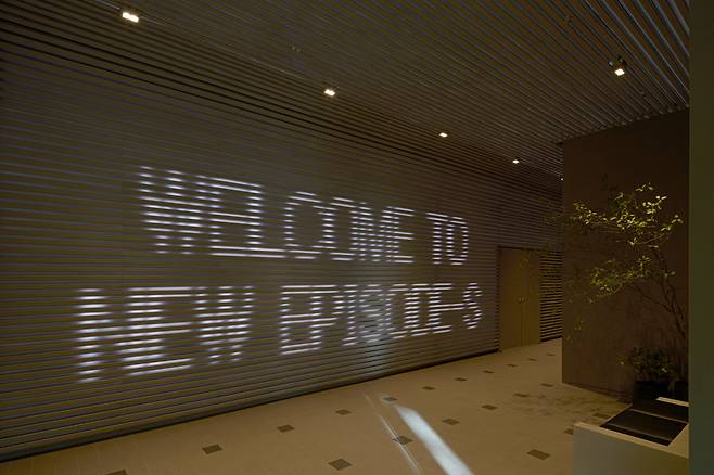 서울 용산구 ‘에피소드 용산 241’ 로비 미디어월 ‘콘-트’. [박로명 기자]