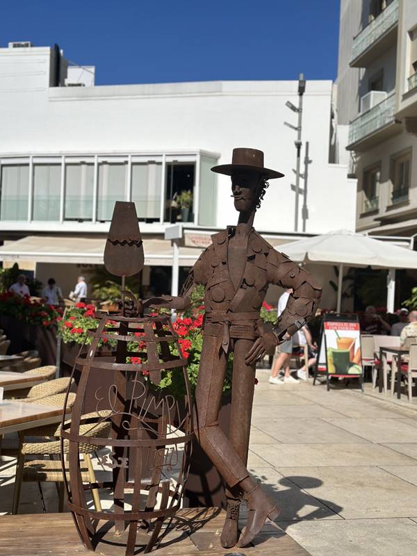 스페인 현지인들이 사랑하는 레스토랑 엘 핌피(El Pimpi). 필자 제공