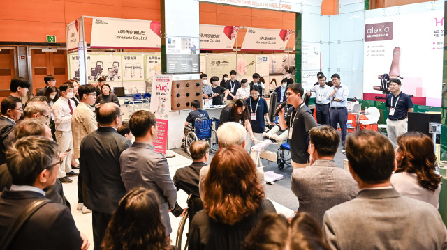 지난해 서울 강남구 코엑스에서 열린 2023 홈케어·재활·복지전시회 모습. /사진제공=위엑스포