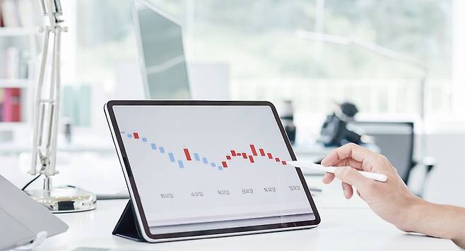 갱신형 보험은 시간이 지날수록 보험료가 기하급수로 불어난다는 단점이 있다.[사진=게티이미지뱅크]