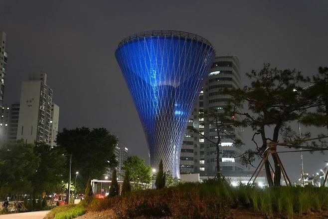 가락시장 사거리에 설치된 '비의 장막' [서울시 제공. 재판매 및 DB 금지]