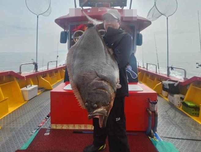 윤석태 씨가 잡은 광어 [윤석태 씨 제공. 재판매 및 DB 금지]