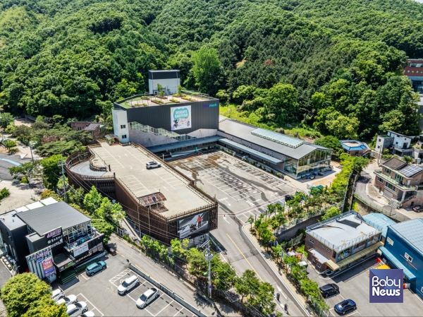 3000평 부지에 4층 규모, 전국 최대 오프라인 육아쇼핑몰 링크맘 쇼핑몰 1호점 용인점 전경. ⓒ링크맘