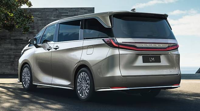 사진 : 렉서스 LM