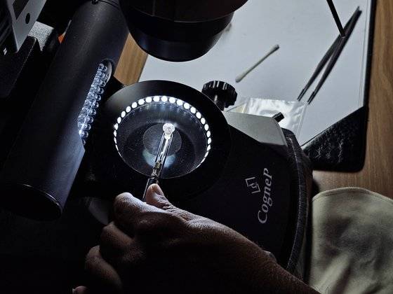 서울 종로구 KDT다이아몬드 실험실에서 랩그로운 다이아몬드가 만들어지고 있다. 최근 다이아몬드 가격이 하락하자 ‘다이아몬드는 영원하다’는 말이 무색해졌다. 최선을 기자