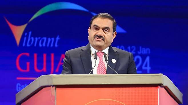 가우탐 아다니 아다니그룹 회장의 모습. [CNN, 로이터]