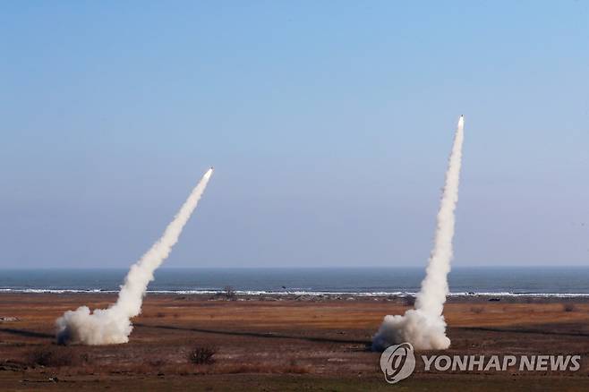 고속기동포병로켓시스템(HIMARS·하이마스) 발사 훈련 [EPA 연합뉴스 자료사진 재판매 및 DB 금지]