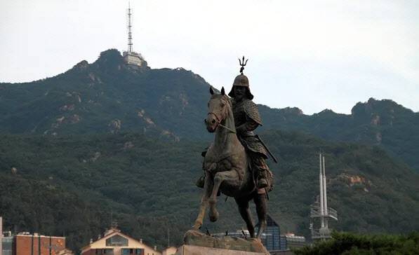 낙성대 공원 강감찬 장군 기마상.(사진=관악구)