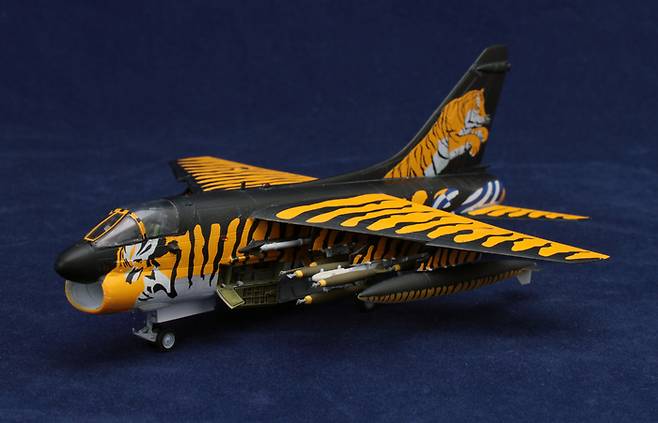 1/72 A-7H CORSAIR III (TIGER MEET)