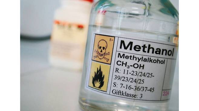 메탄올은 휘발성을 가진 무색의 가연 액체이다. 소량 섭취만으로도 완전 실명을 초래할 수 있다. ⓒGoogle 갈무리