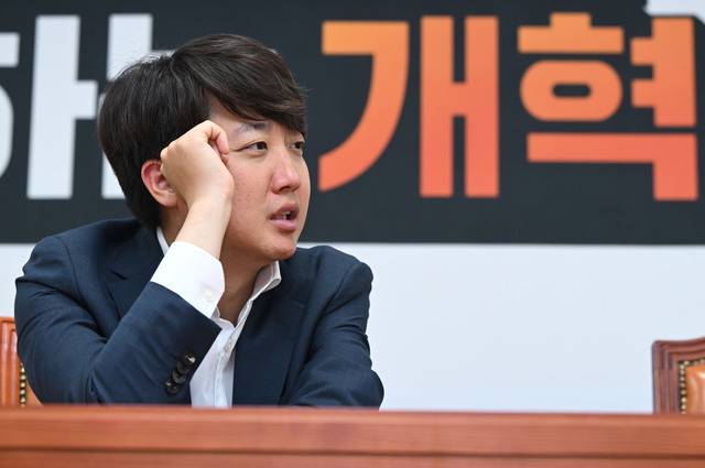 이준석 개혁신당 국회의원이 28일 서울 여의도 국회 개혁신당 회의실에서 국민일보와 인터뷰하고 있다. 윤웅 기자