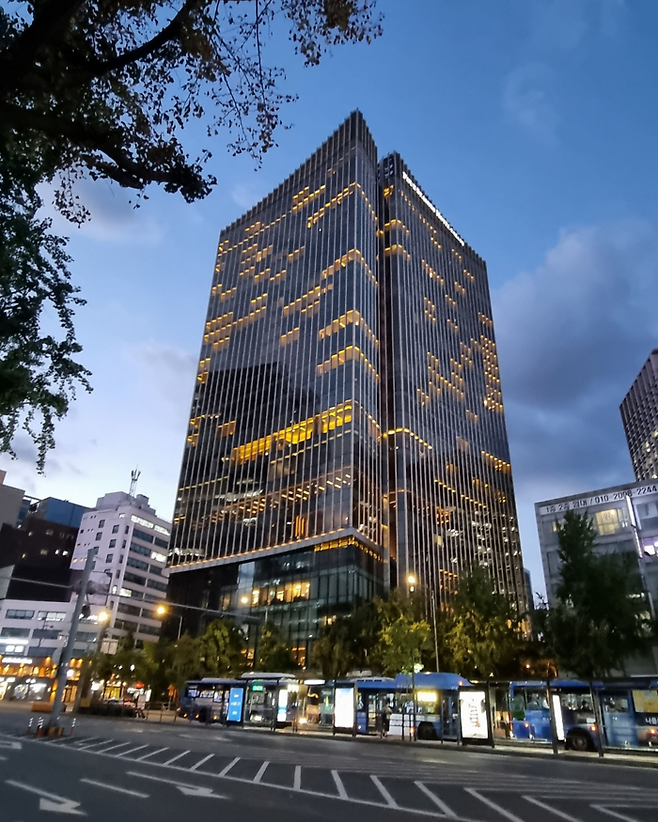 해외 관광객과 국내 호캉스 수요가 몰리고 있는 서울 광화문 포시즌스 서울 호텔.