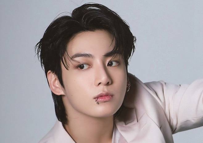 방탄소년단 정국 'GOLDEN', 스포티파이 글로벌 앨범 차트 30주 연속 차트인..亞솔로 최초·최장