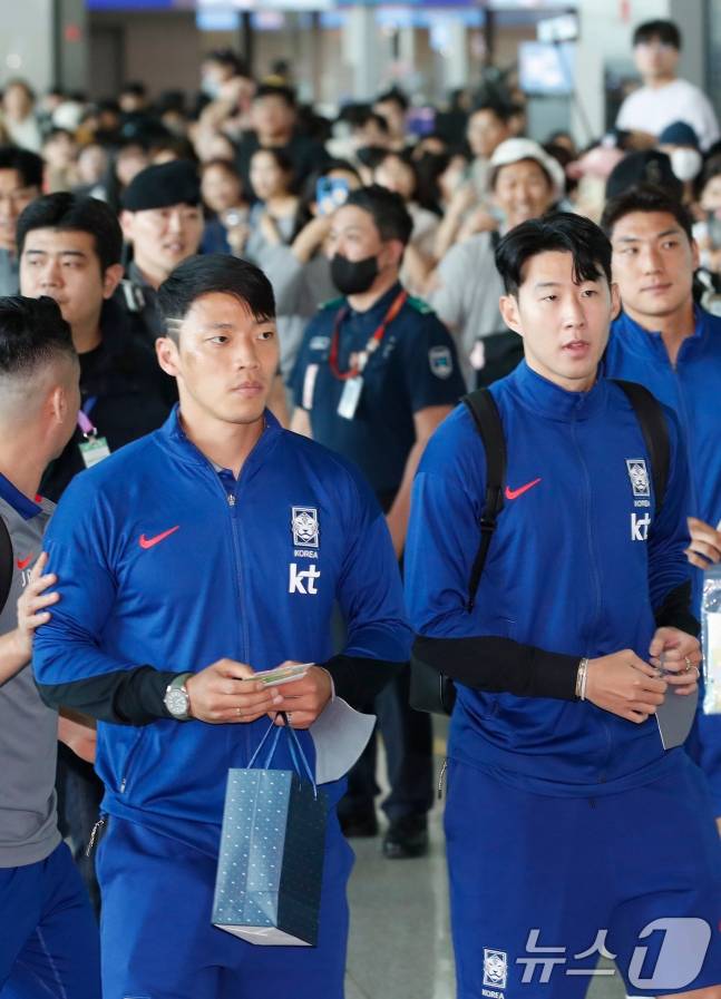 황희찬(왼쪽)과 손흥민. /사진=뉴스1