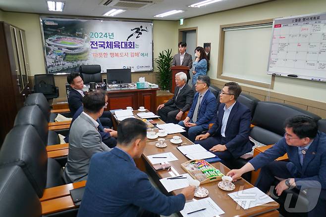 3일 오전 김해시청에서 문화·체육 분야 5개 기관장들이 업무협약을 체결하고 있다.(김해시 제공)