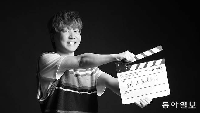 샌드박스네트워크의 최고 에반젤리스트인 유튜버 ‘도티’가 슬레이트를 들고 카메라 앞에 섰다. 홍진환 기자 jean@donga.com
