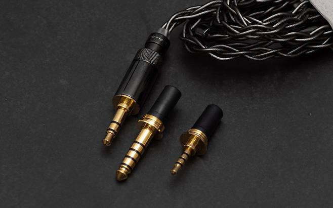 다양한 케이블 연결 단자들