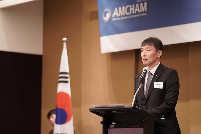 이복현 금융감독원장이 3일 서울 용산구 그랜드 하얏트호텔에서 열린 주한미국상공회의소(AMCHAM·암참) 초청 오찬 간담회에서 인사말을 하고 있다. /금감원 제공