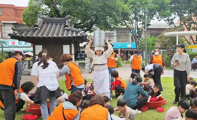 재첩국 아지매 시연 이미지.사상구