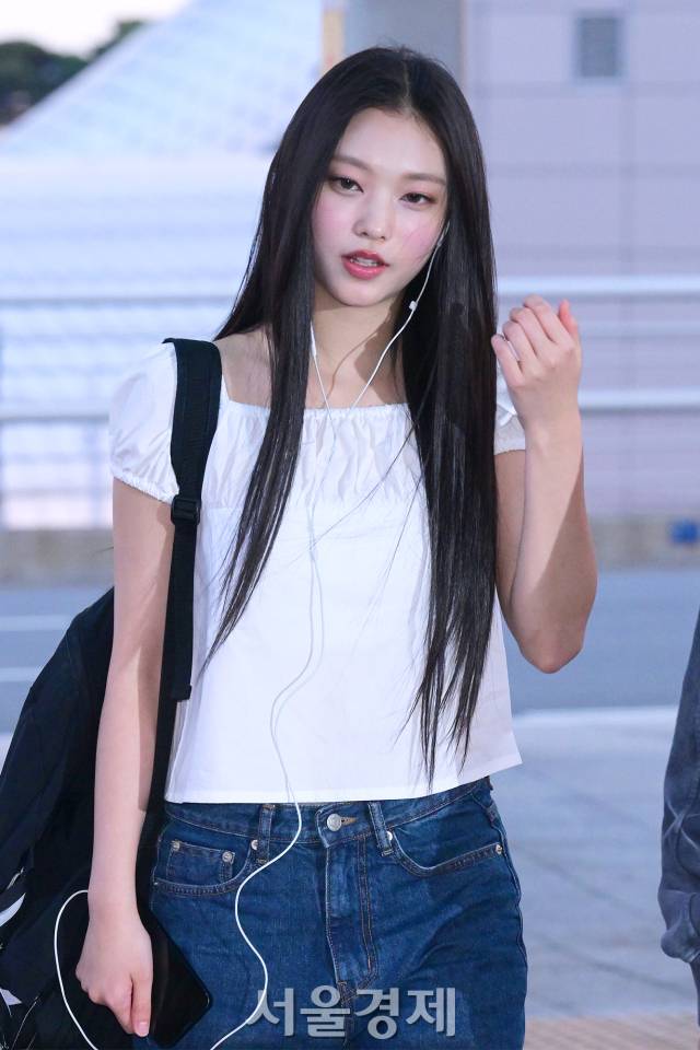 그룹 뉴진스(New Jeans) 해린이 3일 오후 인천국제공항 제1여객터미널을 통해 해외 일정 참석차 일본 도쿄로 출국하고 있다. 김규빈 기자 2024.06.03
