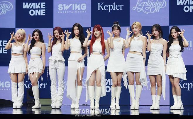 걸그룹 케플러가 3일 오후 서울 광진구 예스24라이브홀에서 진행된 첫 정규앨범 '켑원고잉 온'(Kep1going On) 발매기념 쇼케이스에서 포즈를 취하고 있다.  9인 완전체로 활동하는 마지막 음반 '켑원고잉 온'은 타이틀곡 '슈팅 스타'(Shooting Star)를 비롯해 '라스트 카니발' 등 총 10곡이 수록됐다. /2024.06.03 /사진=이동훈